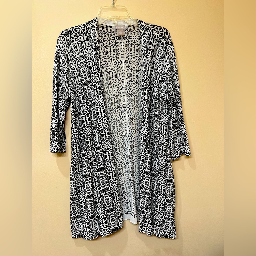 Chicos, like new, open tunic, size 1, black & white, used only once, comfortable